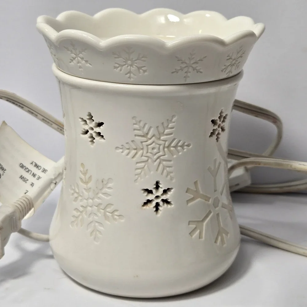 White Ceramic Snowflake Electric Wax Warmer Scalloped Holiday Fragrance Lamp